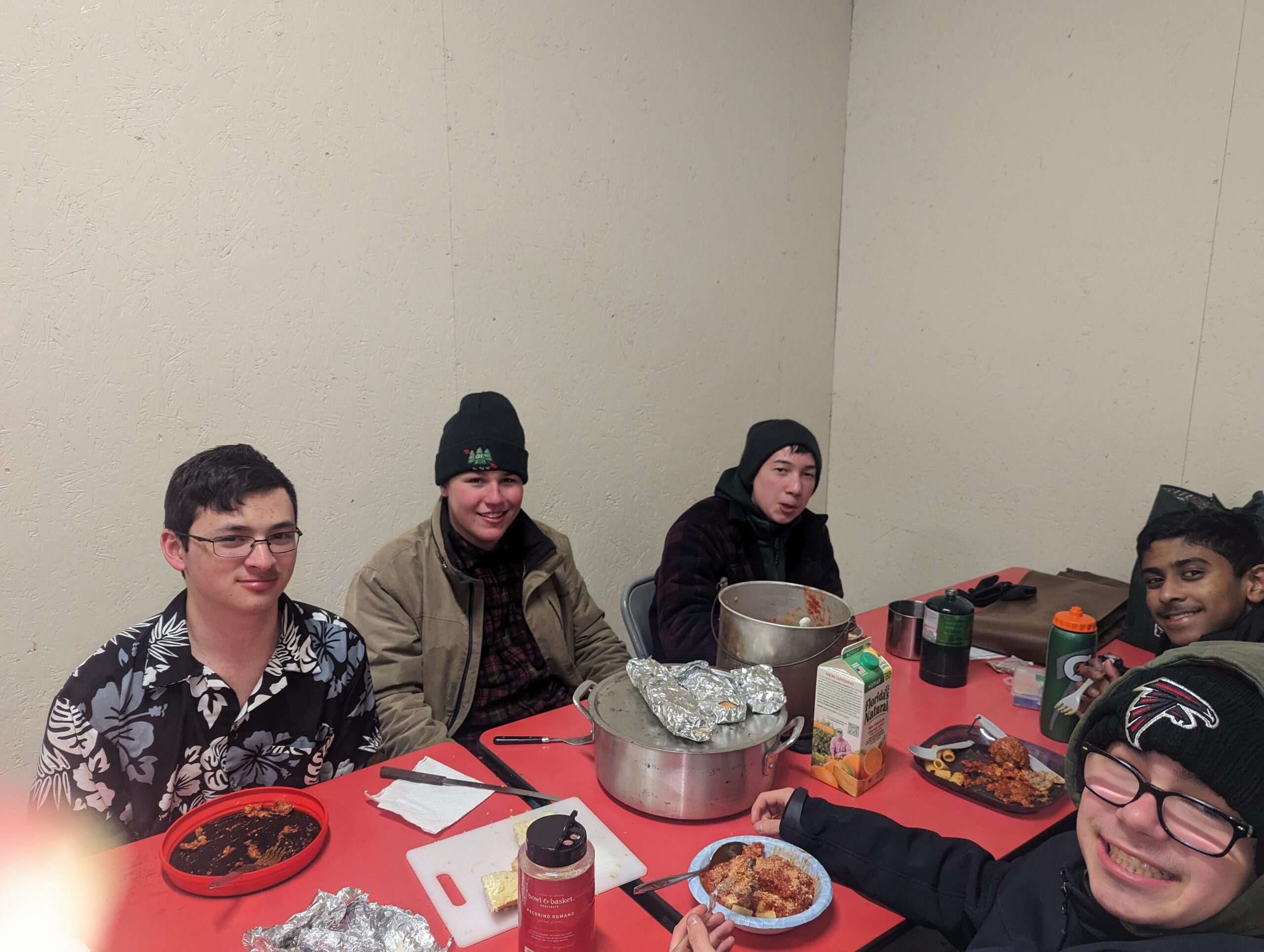 forestburg_cabin_macaroni_meatballs_garlic_bread_root_beer